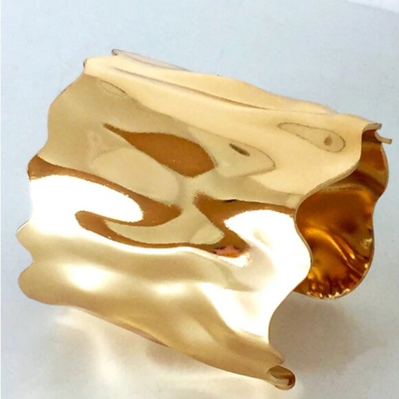 Gold toned textured cuff bangle chic classic trending - Picture 2 of 2